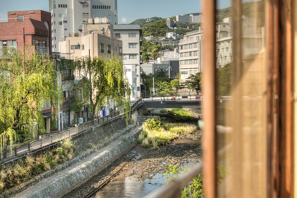 Фото Historical Ryokan Hostel K's House Ito Onsen
