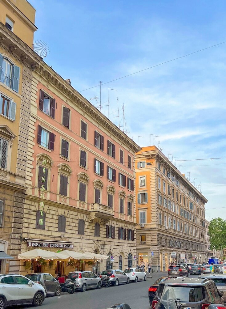 Фото отеля 1