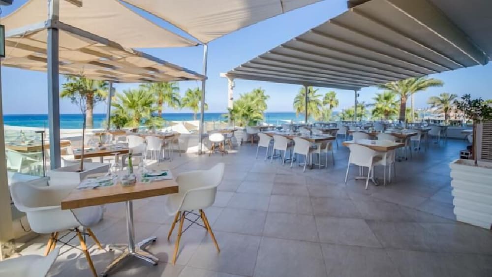 Фото Vrissaki Beach Hotel