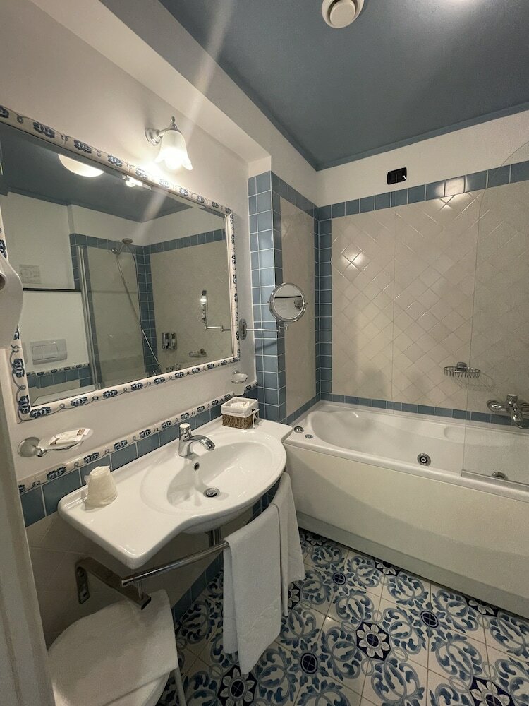 Фото Hotel Bougainville