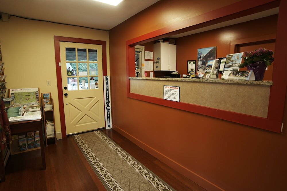 Фото Swiss Chalets Village Inn