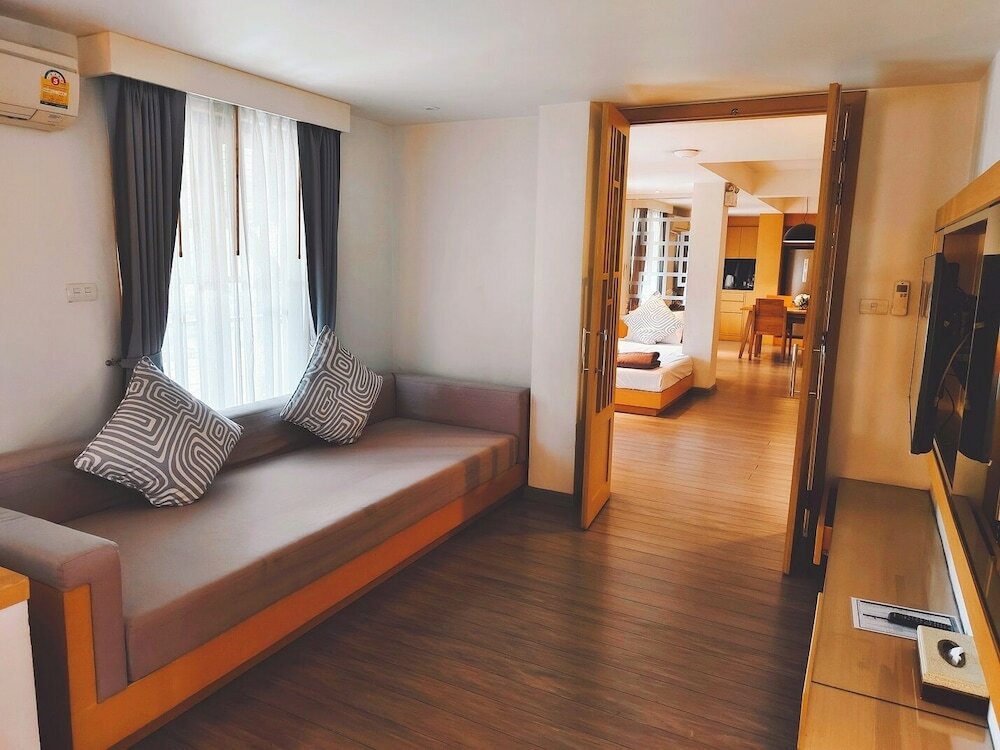 Фото Moon Dragon Hotel