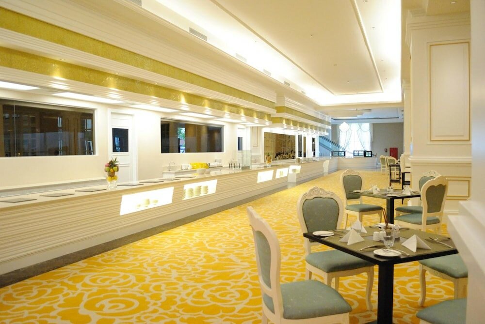 Фото Adimulia Hotel Medan