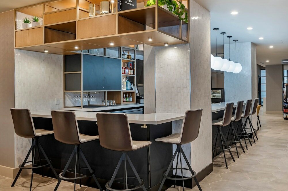 Фото Sheraton Suites Wilmington Downtown