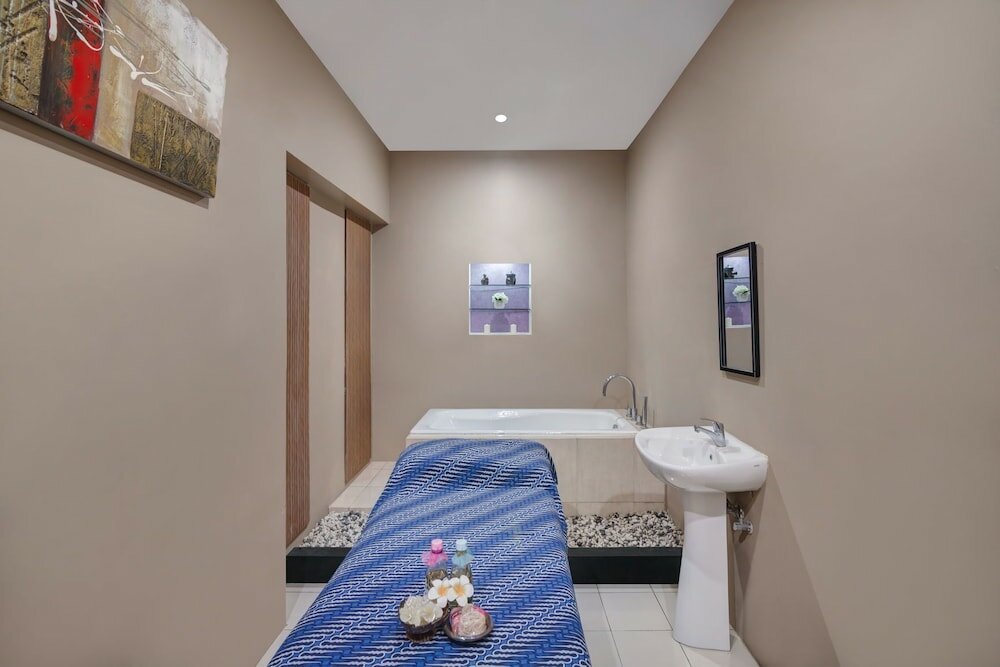 Фото Quest Hotel Darmo - Surabaya by Aston