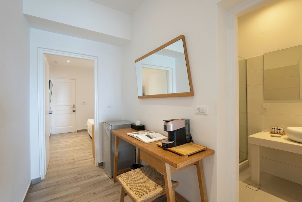 Фото Acrogiali Beachfront Hotel