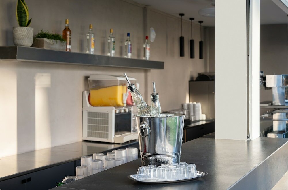 Фото Sunrise Village Hotel