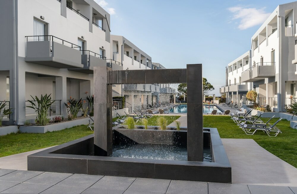 Фото Sunrise Village Hotel