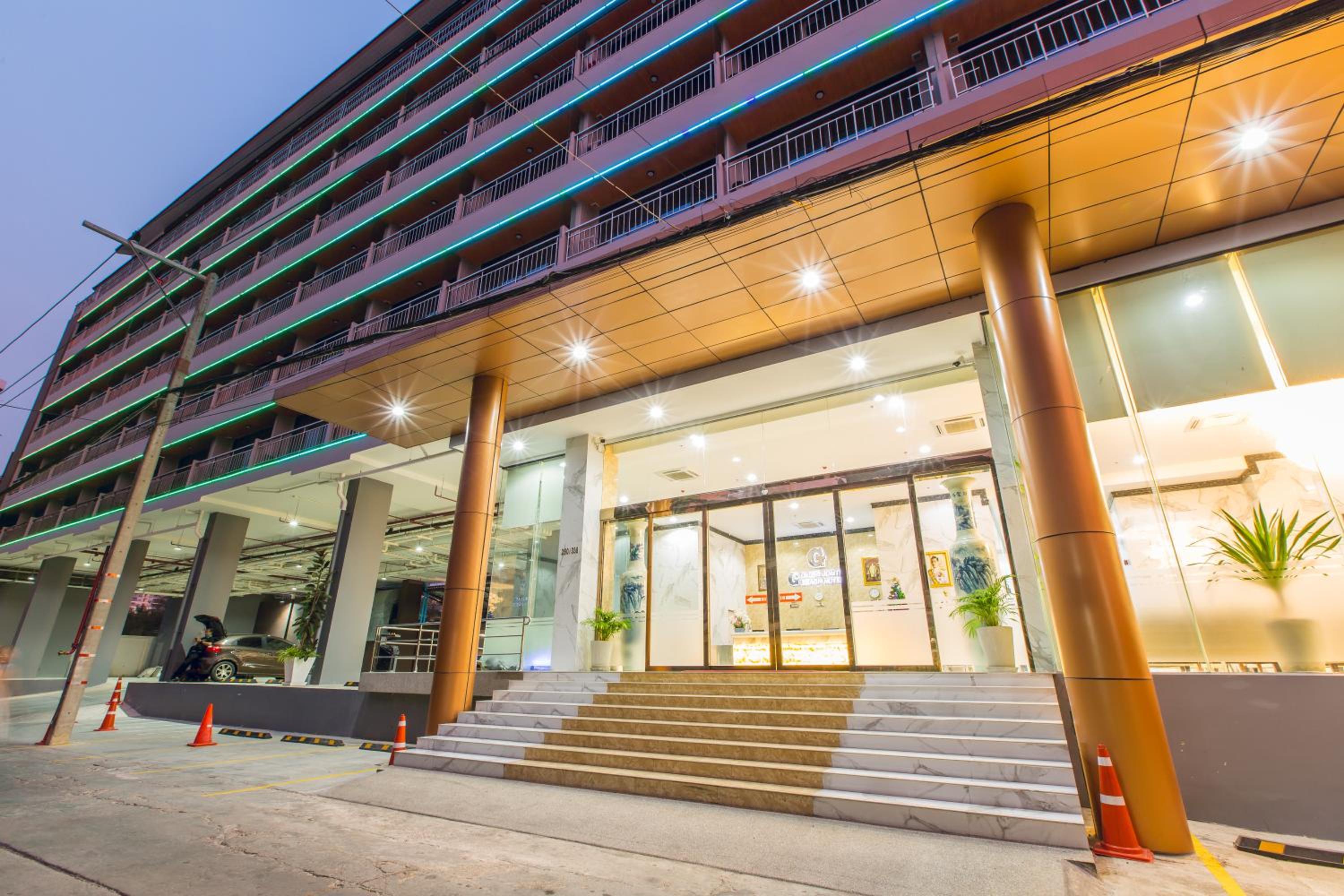 Фото Golden Jomtien Beach Hotel