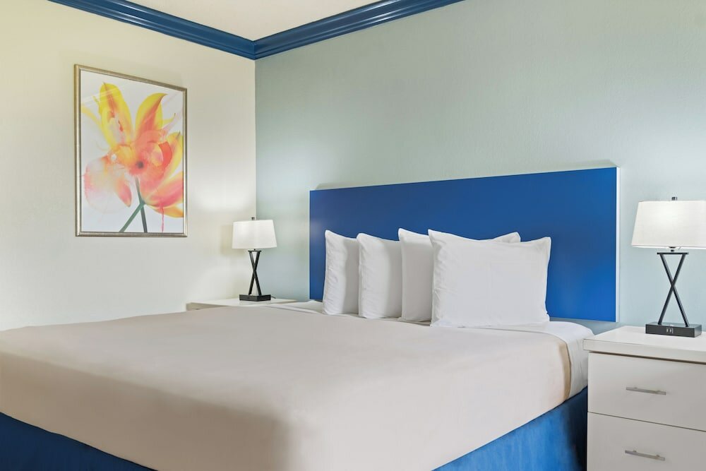 Фото SureStay Plus by Best Western Orlando International Drive