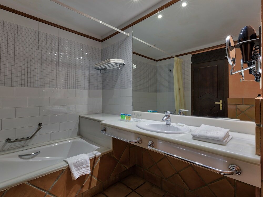 Фото Отель Ibersol Almuñecar Beach & Spa