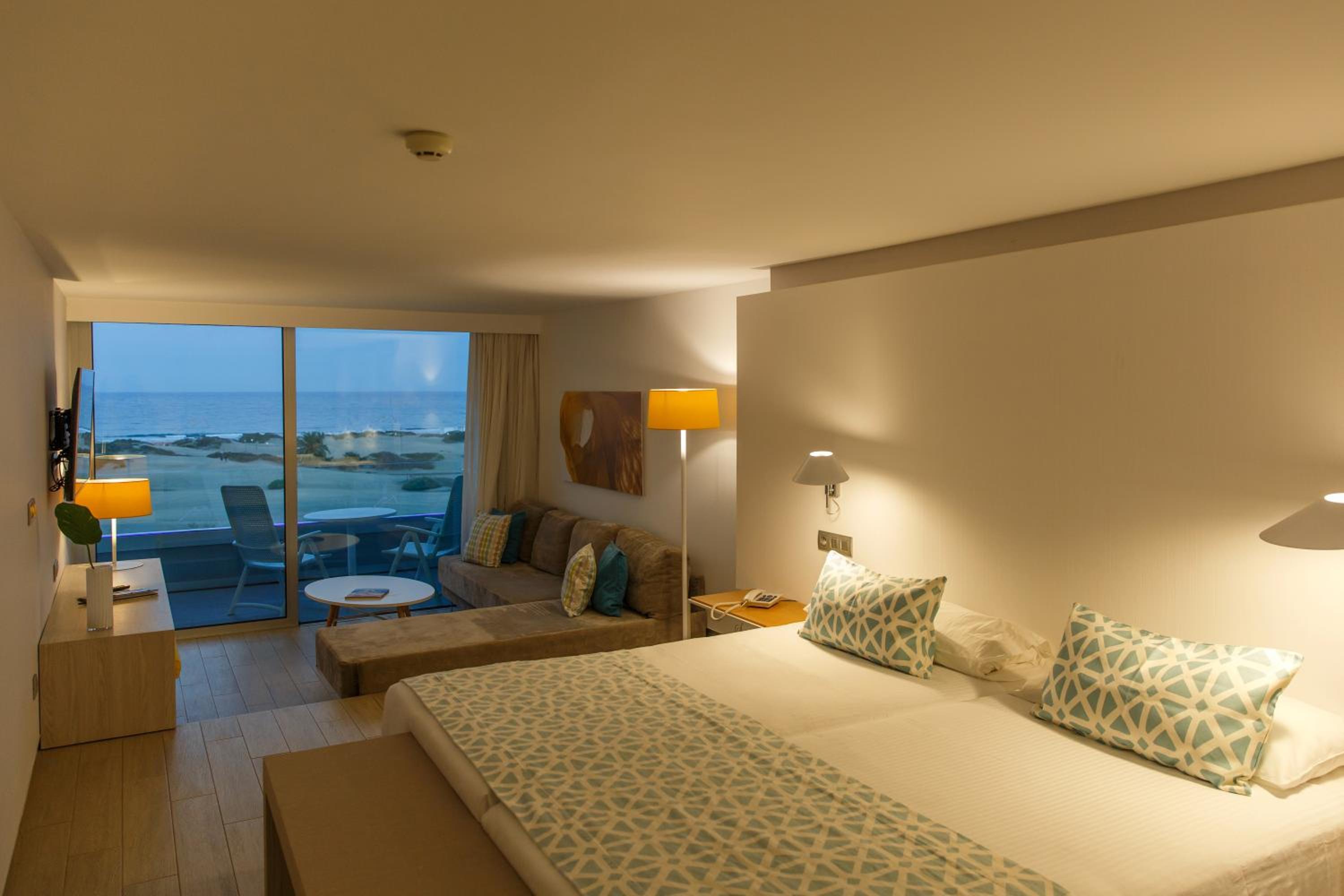 Фото Santa Monica Suites Hotel