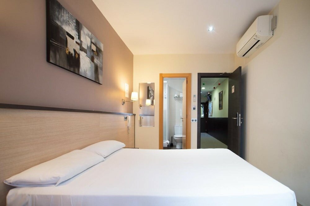 Фото Hostal Las Flores