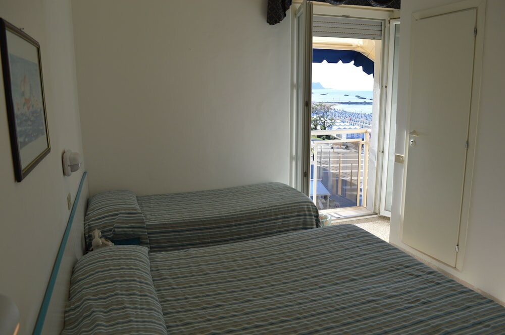 Фото Hotel Amelia