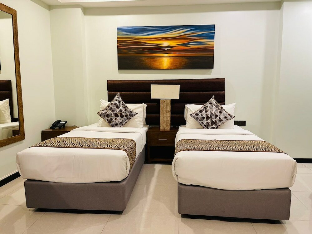 Фото The Somerset Hotel