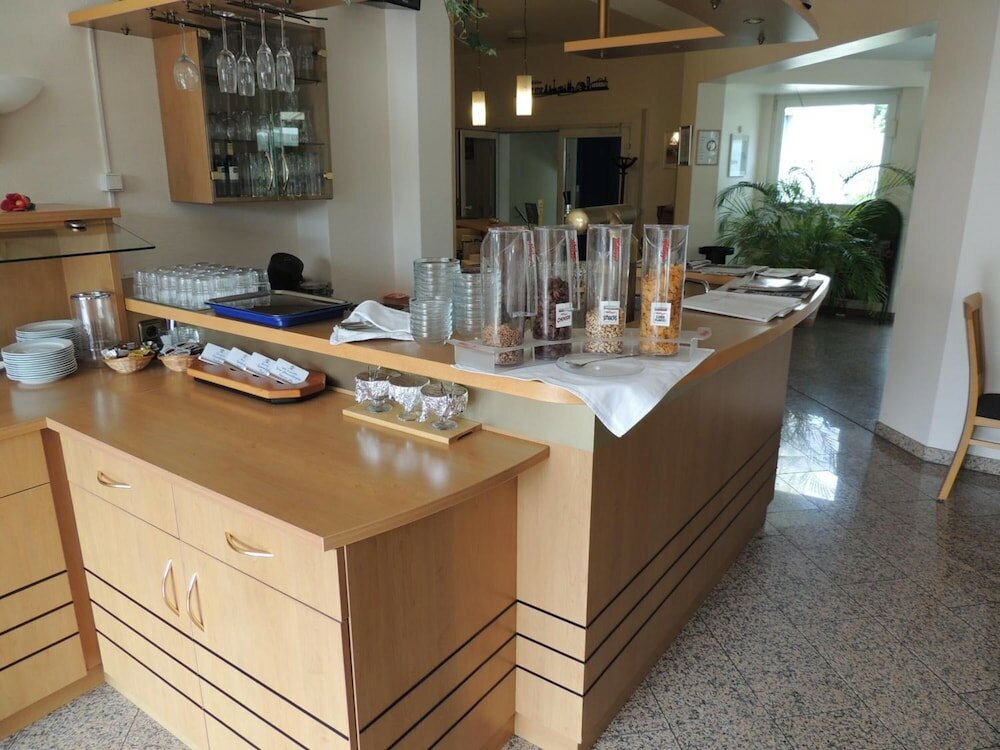 Фото Airport Businesshotel Koeln