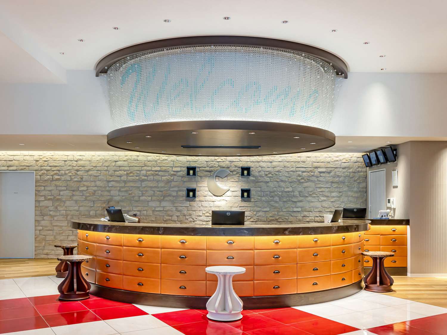 Фото Comfort Suites Tokyo Bay