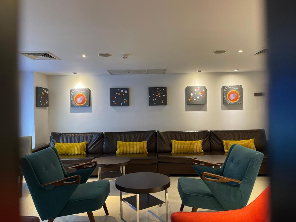 Фото 24 Inn Hotel