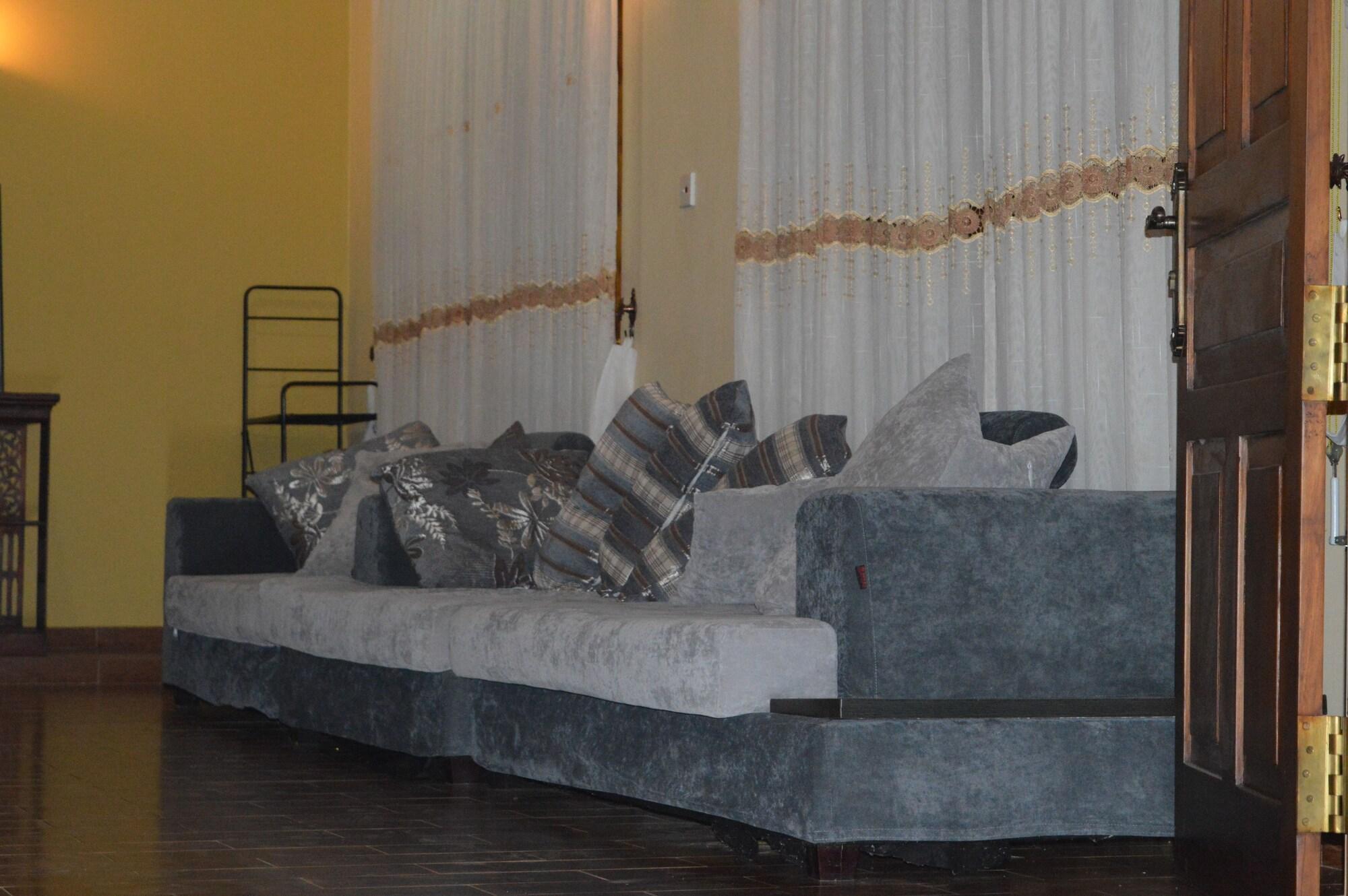 Фото Elegante The Villa