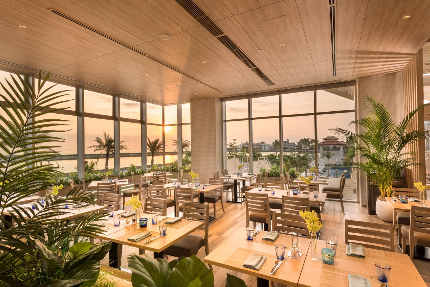 Фото DoubleTree by Hilton Okinawa Chatan Resort