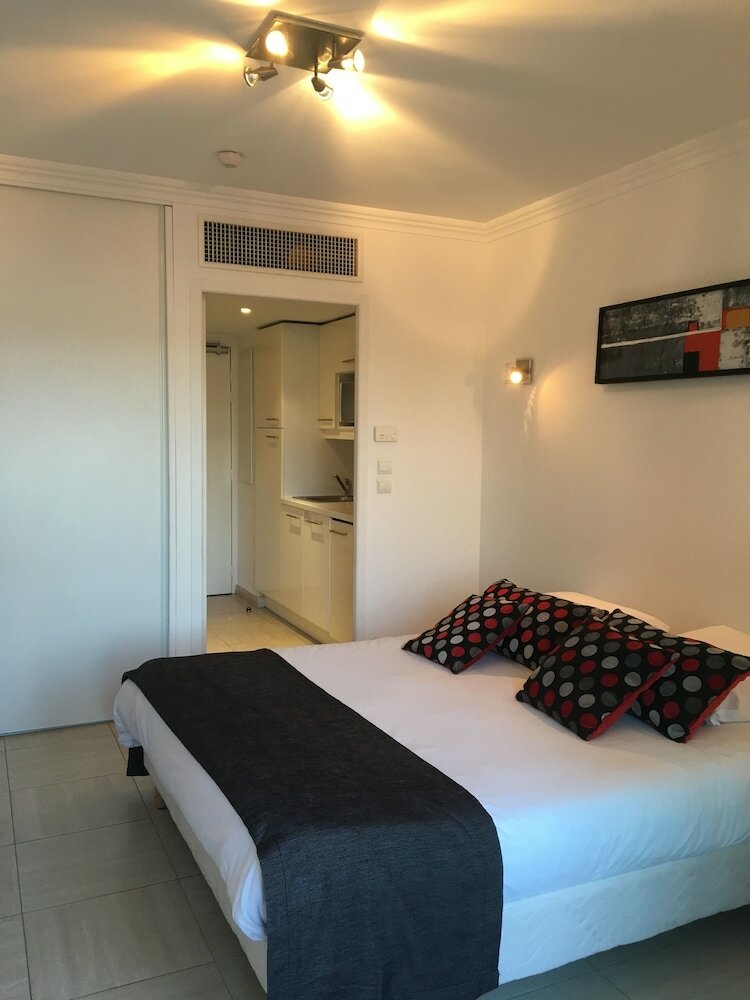 Фото Nemea Le Lido in Cagnes-sur-Mer