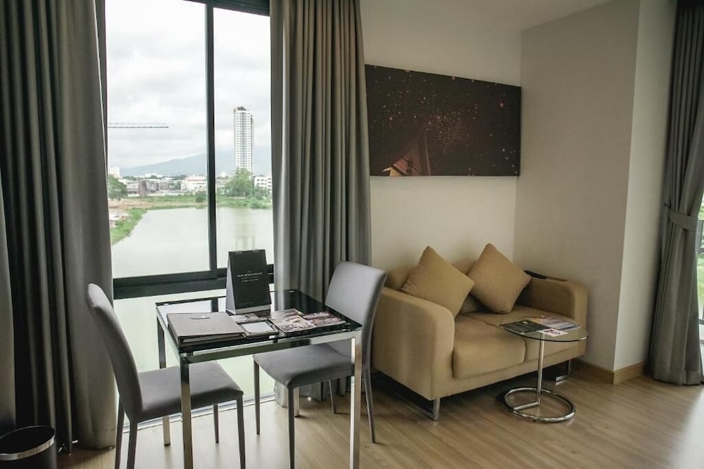 Фото Brique Hotel Chiang Mai