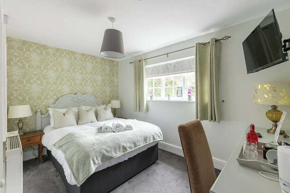 Hotel Oyo Blenheim House, England, photo