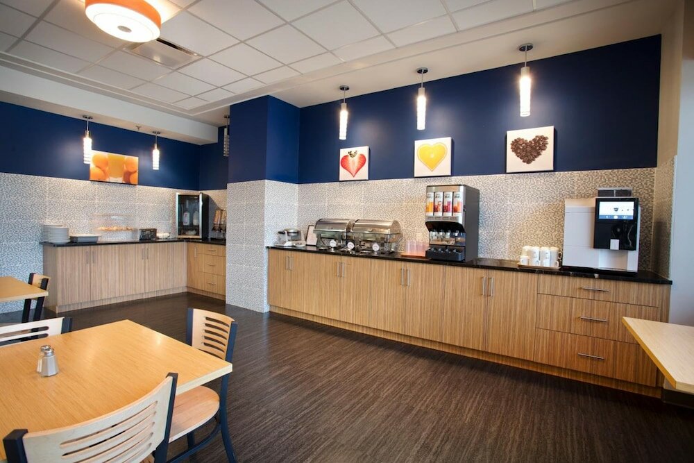 Фото Coliseum Inn