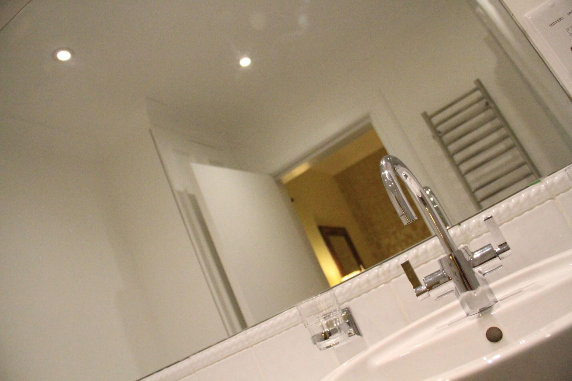 Фото Annandale Arms Hotel