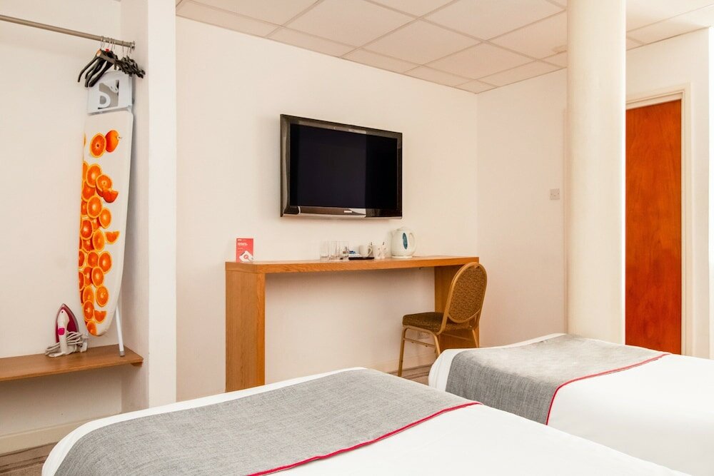 Фото Oyo Flagship Cardiff Central