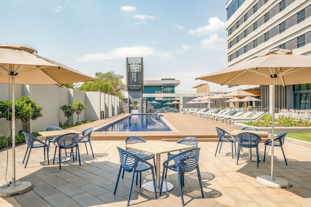 Фото Radisson Hotel & Convention Centre, Johannesburg, O.R. Tambo Airport