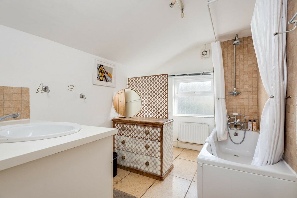 Фото Cosy Bookbinder House in Jericho Oxford