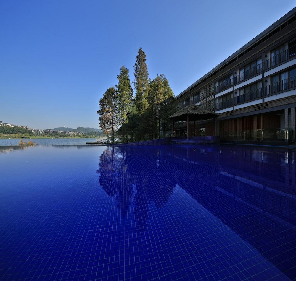 Фото Baiyun Lakeside Hotel