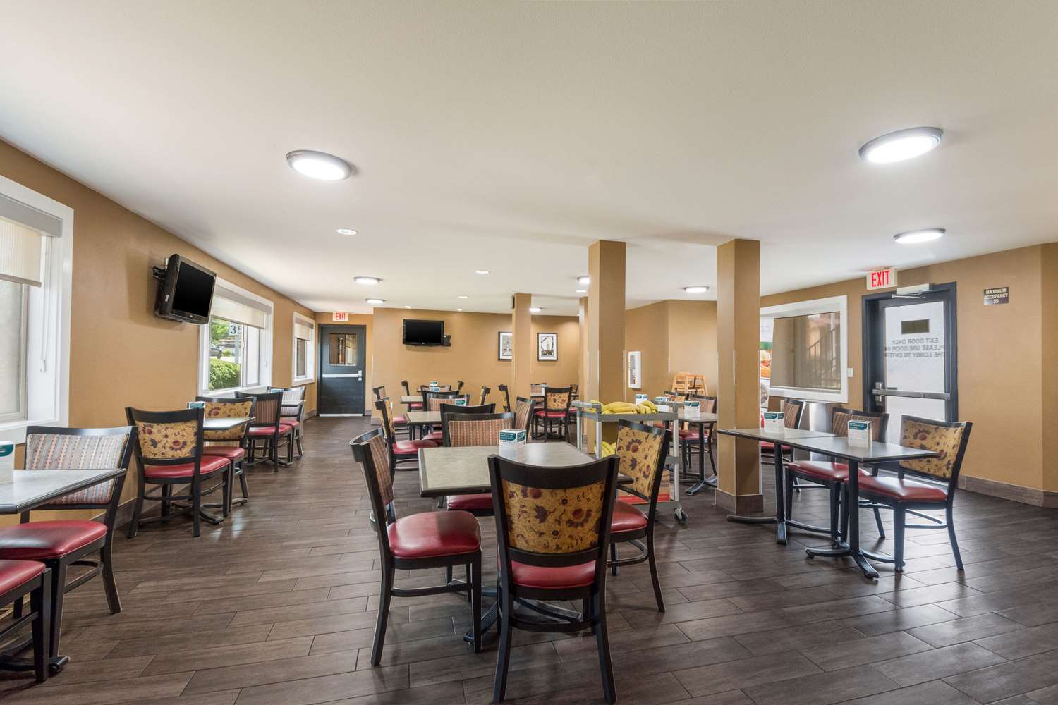 Фото Rodeway Inn Portland Airport Hotel