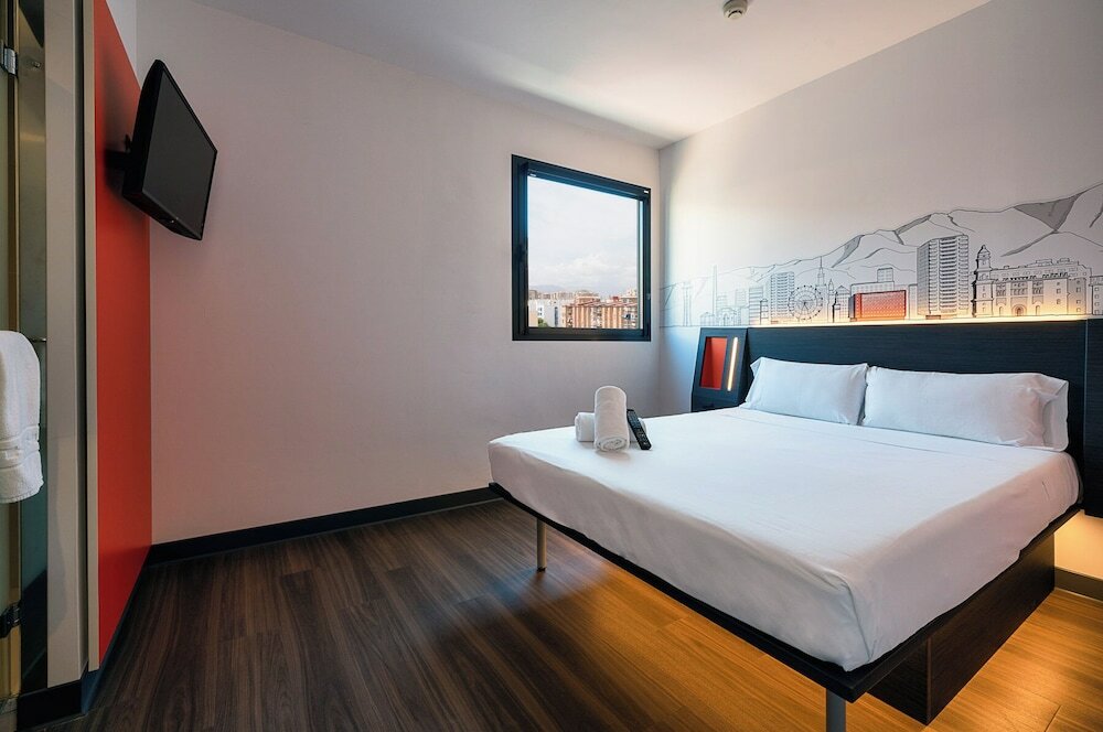 Фото EasyHotel Málaga City Centre