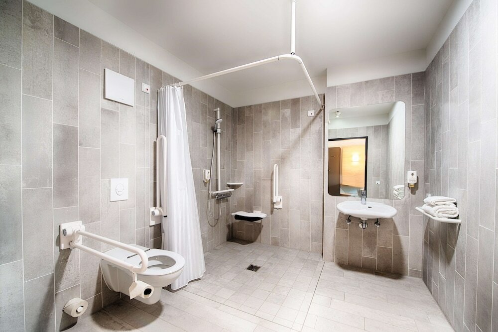 Фото B&b Hotel Rostock-Hafen