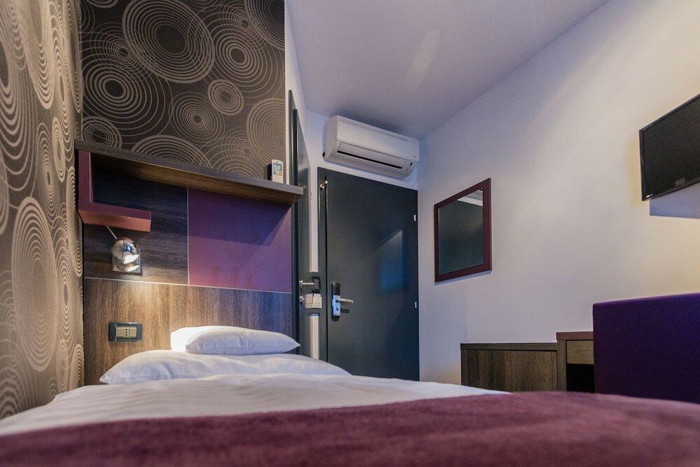 Фото Log In Rooms