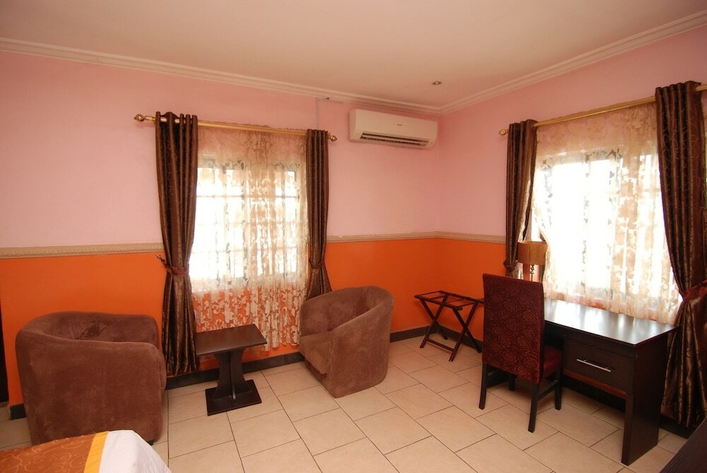 Фото Trafford Hotel