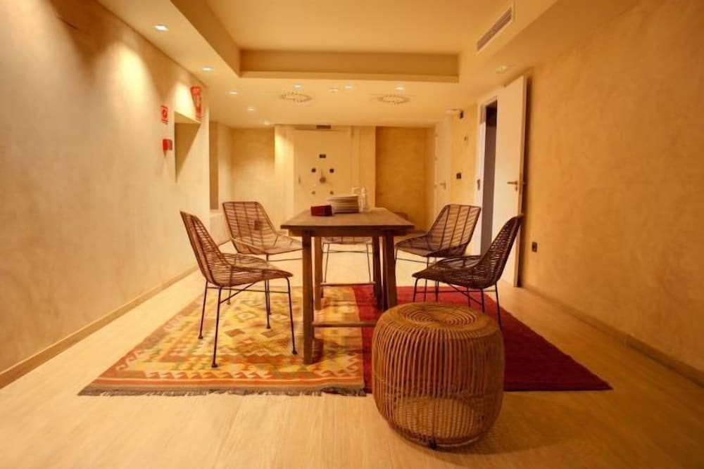 Фото Toc Hostel Madrid