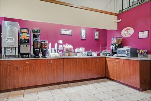 Гостиница Super 8 by Wyndham Rogers Minnesota в Портленде