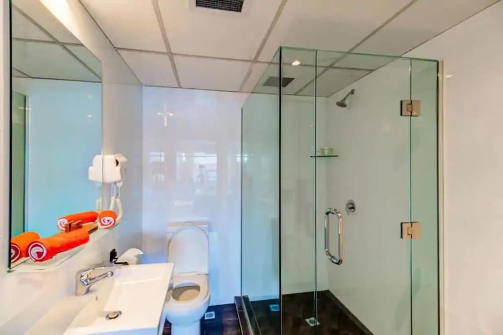 Фото Ascotia off Queen