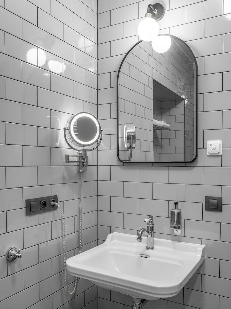 Фото The Viaduct Suites & More
