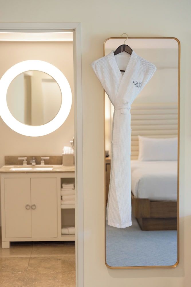 Фото Luxe Sunset Boulevard Hotel