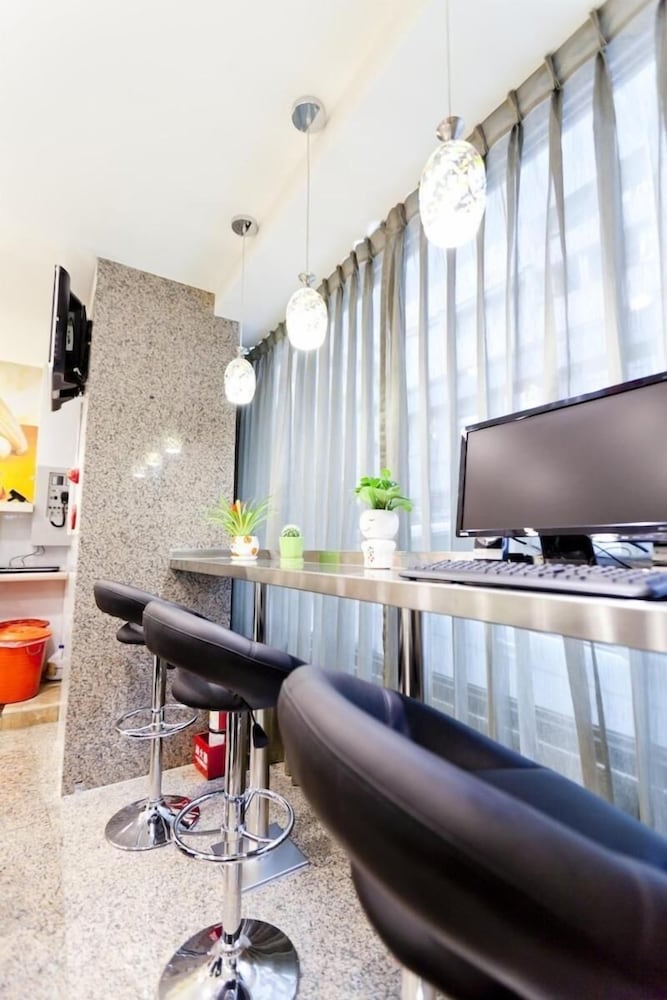 Фото The Dealer Hotel