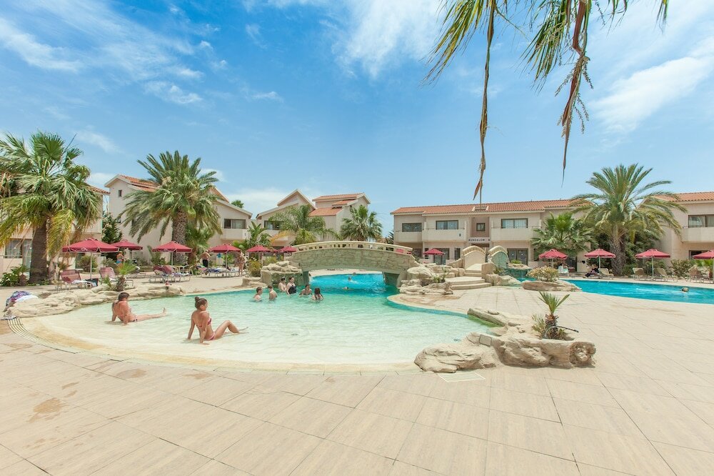 Фото Crown Resorts Henipa