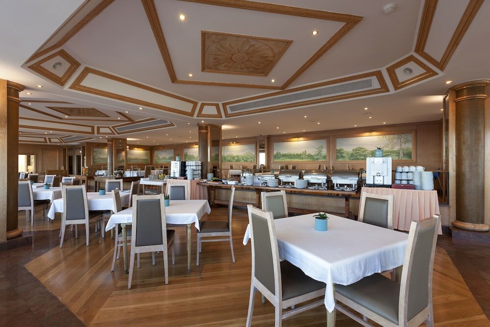 Фото Carcavelos Beach Hotel