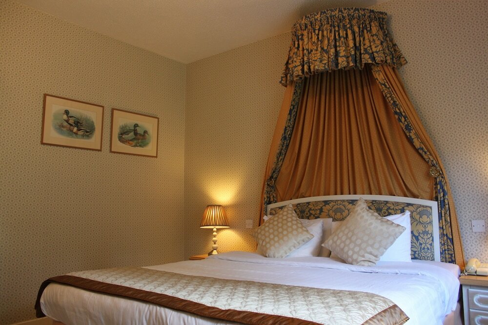 Фото Brook Marston Farm Hotel