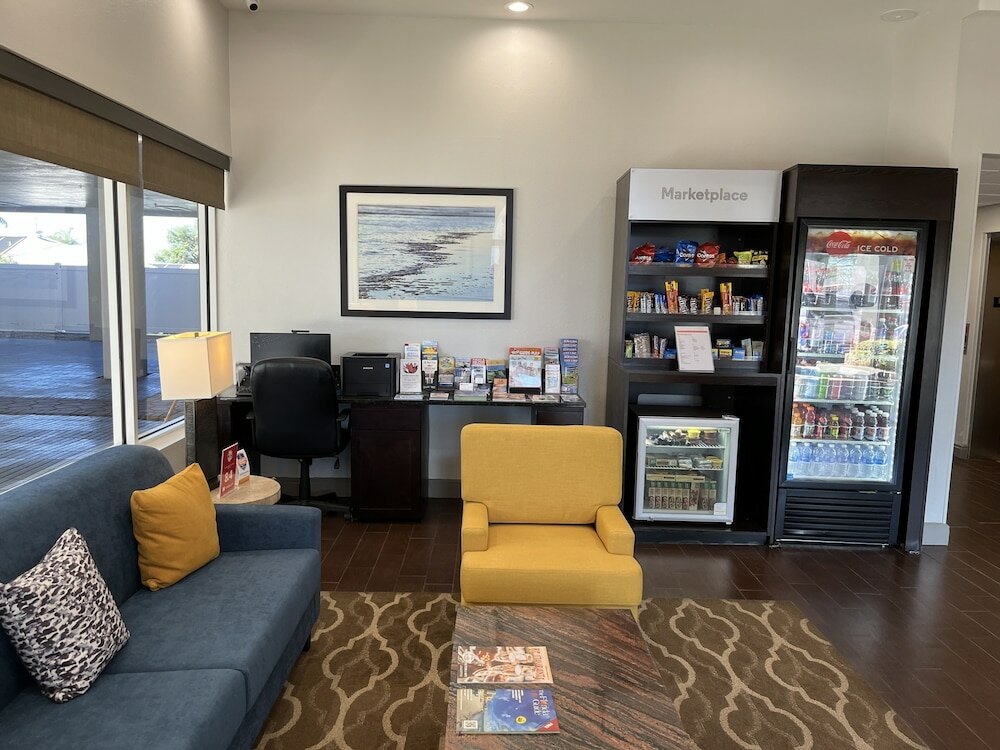 Фото Comfort Suites Clearwater - Dunedin