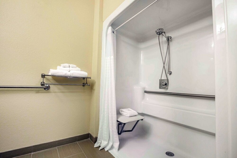 Фото Comfort Inn La Porte