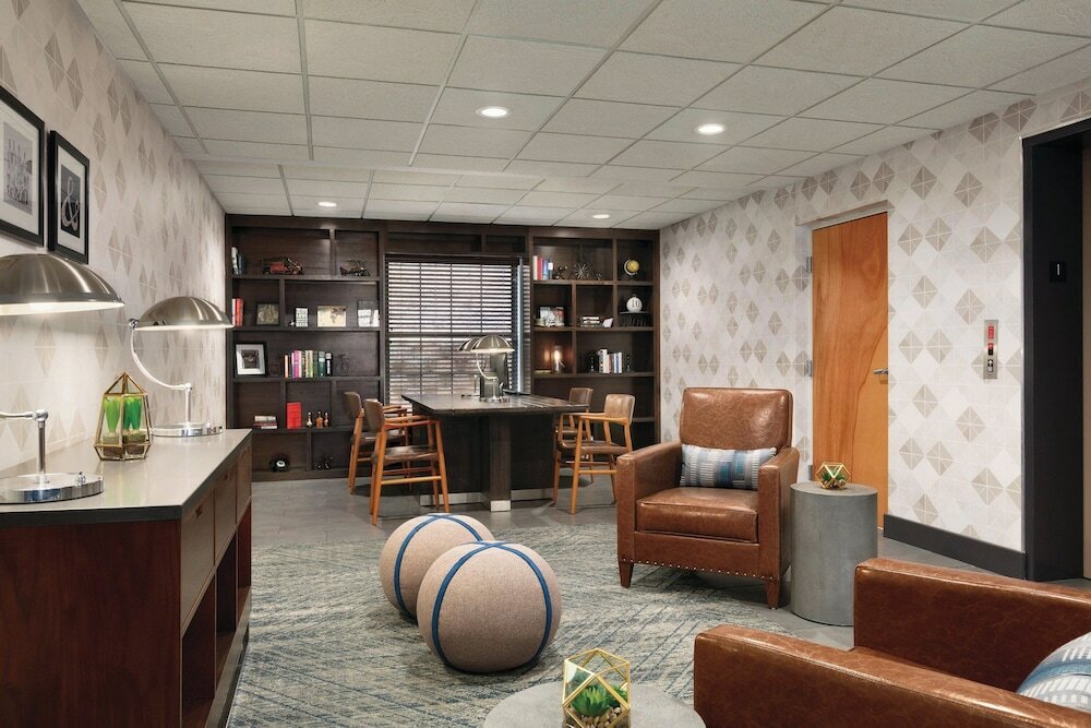 Фото Four Points by Sheraton Raleigh Arena